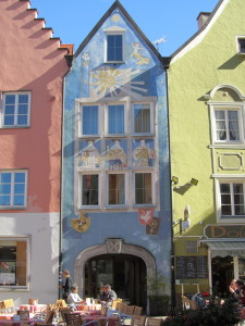 I loved this mix of colors of these side by side houses